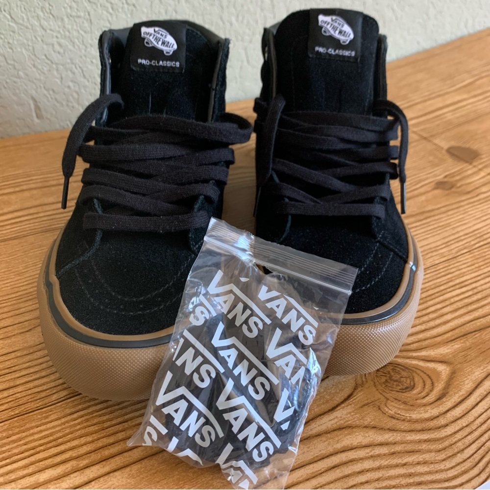 Vans skateboard pro in black with gum sole never used with extra laces mens 9